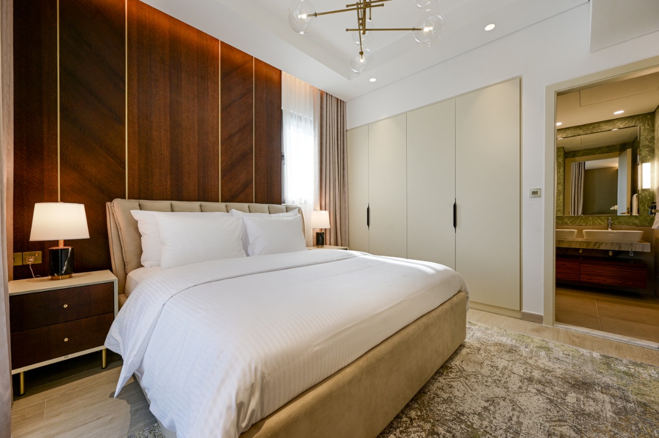 Apartment 812 image 13